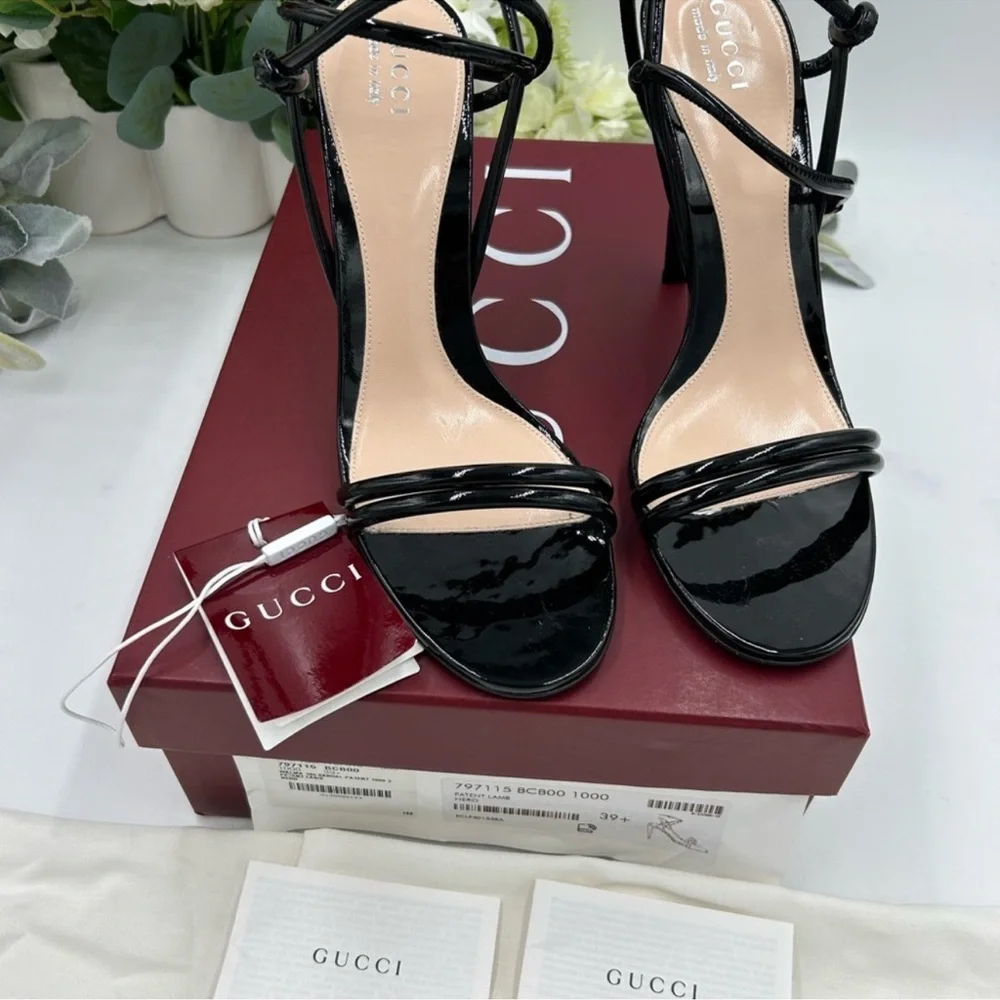 Women’s Gucci, patent leather strap sandals size 39.5 made in Italy